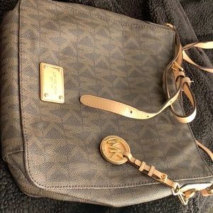 Michael Kors Jet Set Travel Messenger Crossbody